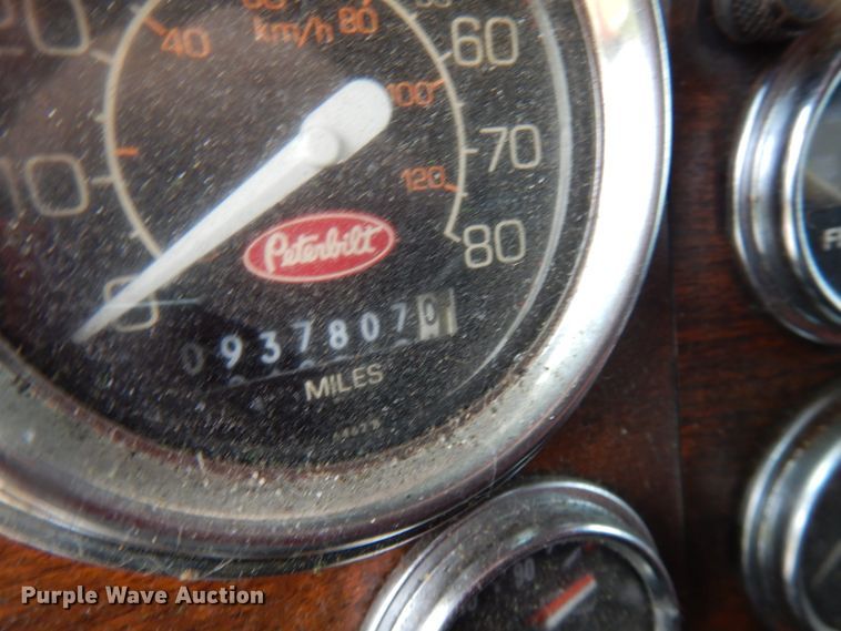 image for item IT9430 1994 Peterbilt 377  fuel truck