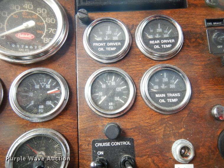 image for item IT9430 1994 Peterbilt 377  fuel truck