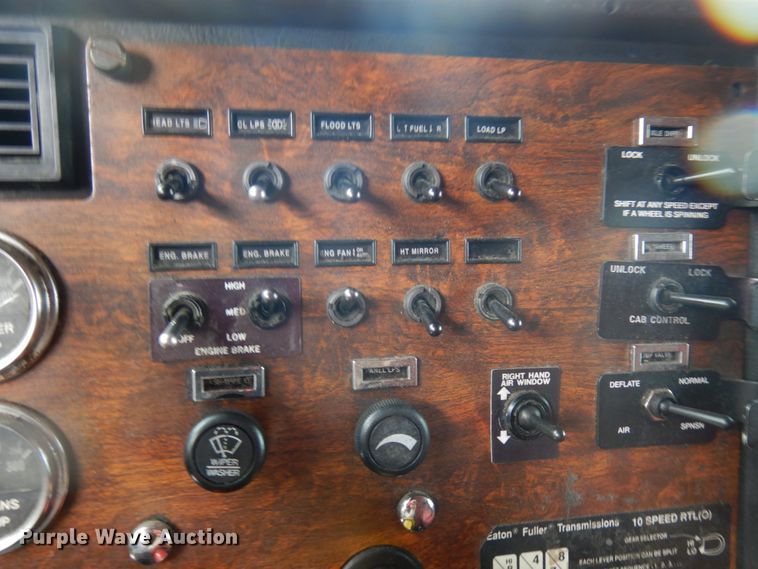 image for item IT9430 1994 Peterbilt 377  fuel truck