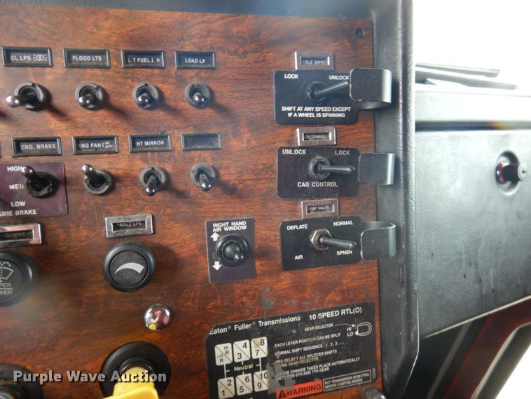 image for item IT9430 1994 Peterbilt 377  fuel truck