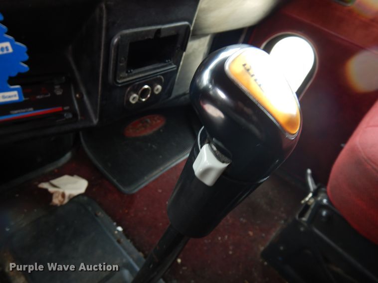 image for item IT9430 1994 Peterbilt 377  fuel truck