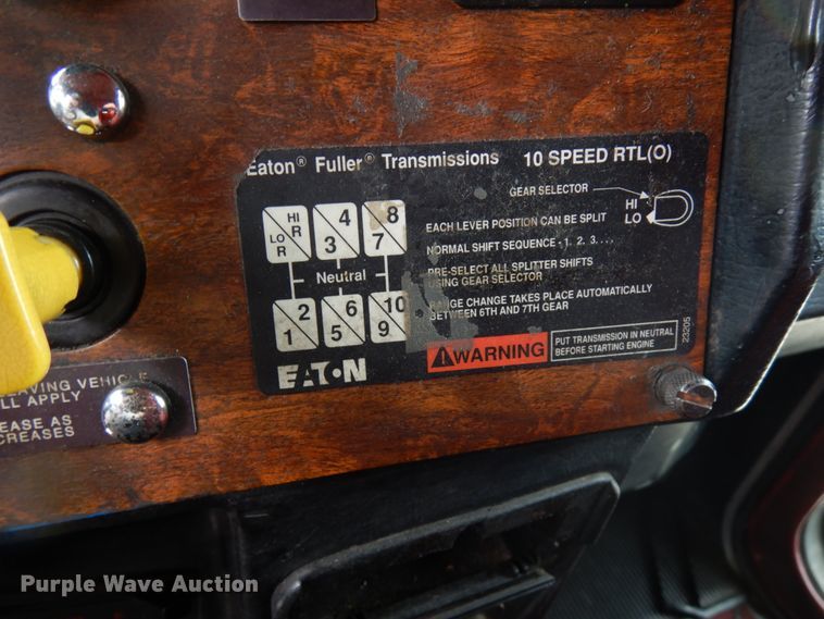 image for item IT9430 1994 Peterbilt 377  fuel truck