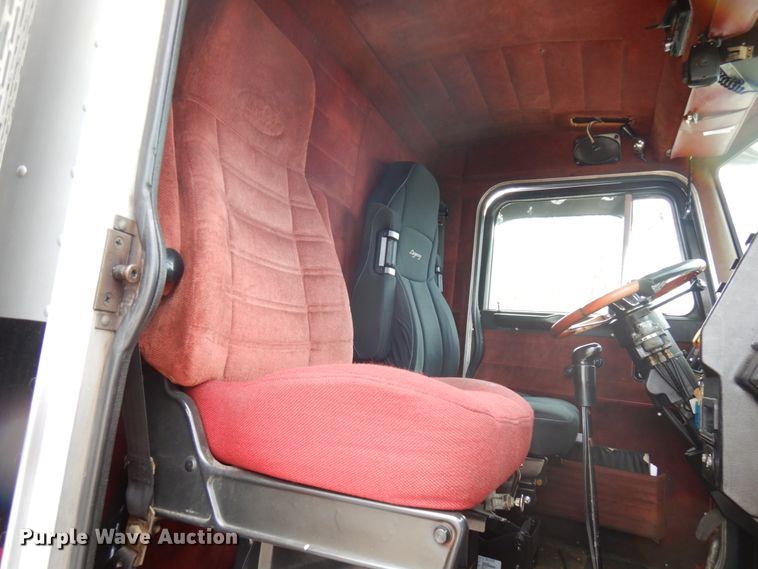 image for item IT9430 1994 Peterbilt 377  fuel truck