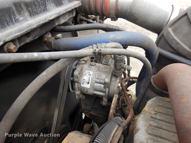 image for item IT9430 1994 Peterbilt 377  fuel truck