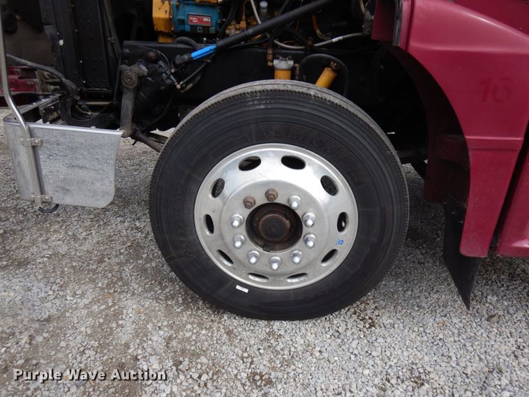 image for item IT9430 1994 Peterbilt 377  fuel truck