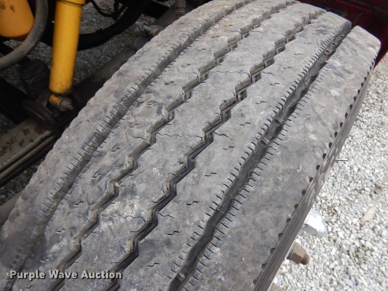 image for item IT9430 1994 Peterbilt 377  fuel truck