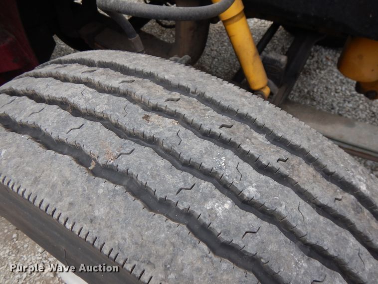 image for item IT9430 1994 Peterbilt 377  fuel truck