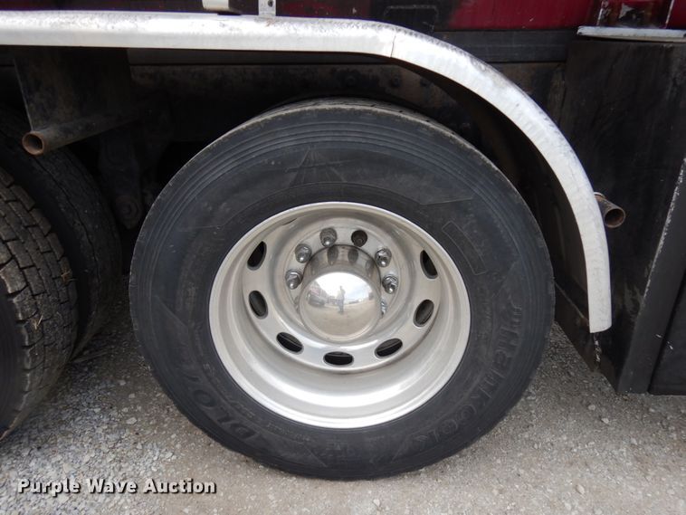 image for item IT9430 1994 Peterbilt 377  fuel truck