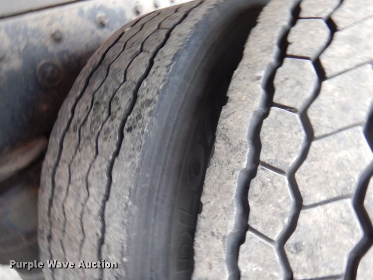 image for item IT9430 1994 Peterbilt 377  fuel truck