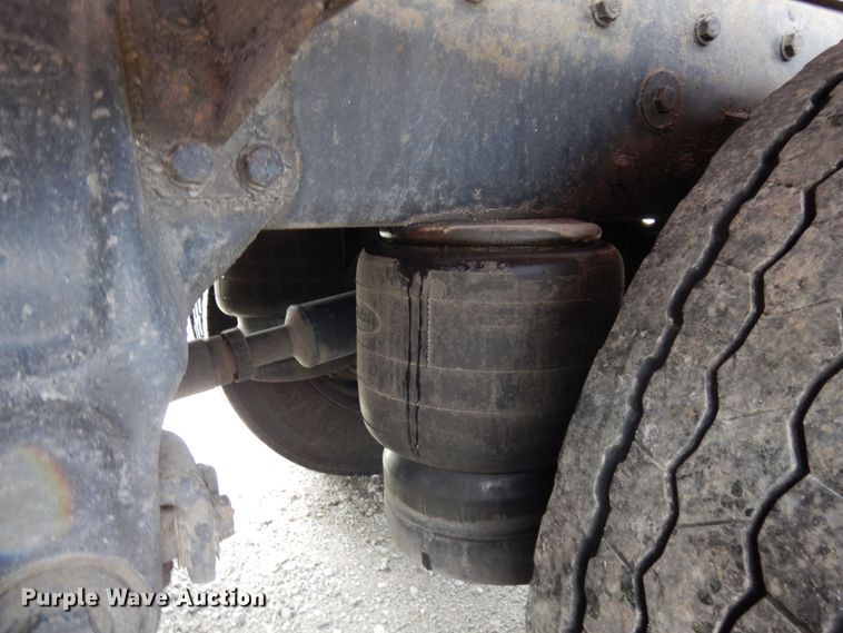 image for item IT9430 1994 Peterbilt 377  fuel truck