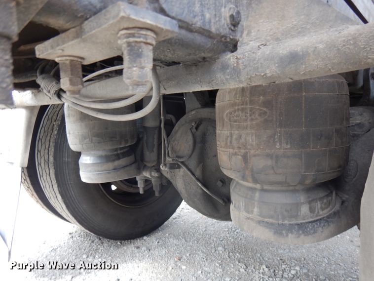 image for item IT9430 1994 Peterbilt 377  fuel truck