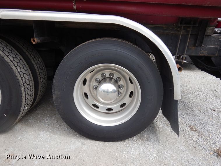 image for item IT9430 1994 Peterbilt 377  fuel truck