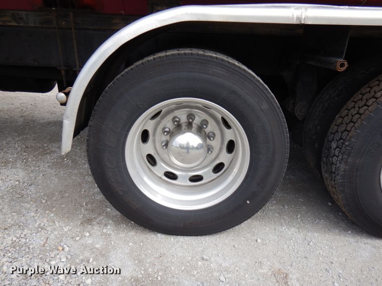 image for item IT9430 1994 Peterbilt 377  fuel truck