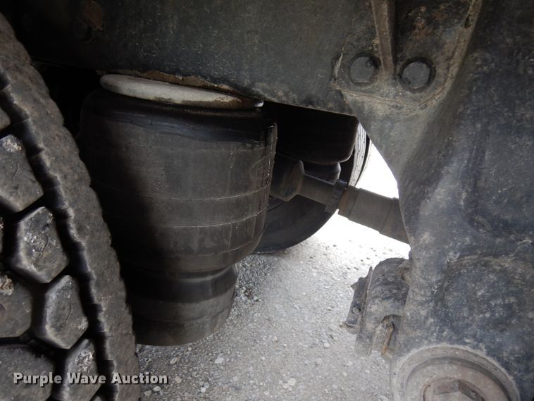 image for item IT9430 1994 Peterbilt 377  fuel truck