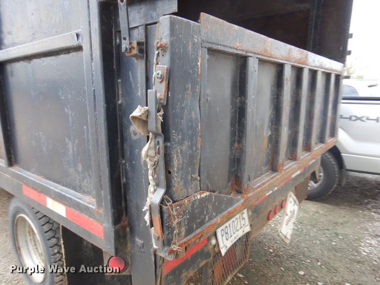 image for item IT9431 2009 GMC W5500  chipper truck