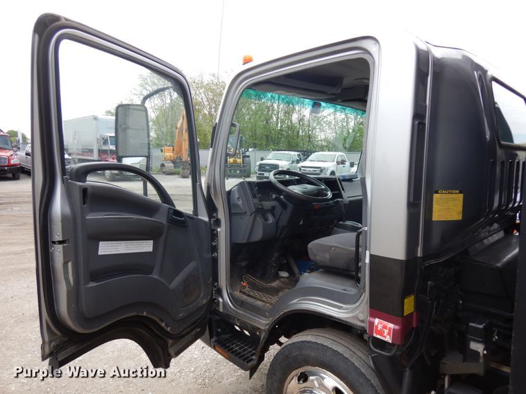 image for item IT9431 2009 GMC W5500  chipper truck