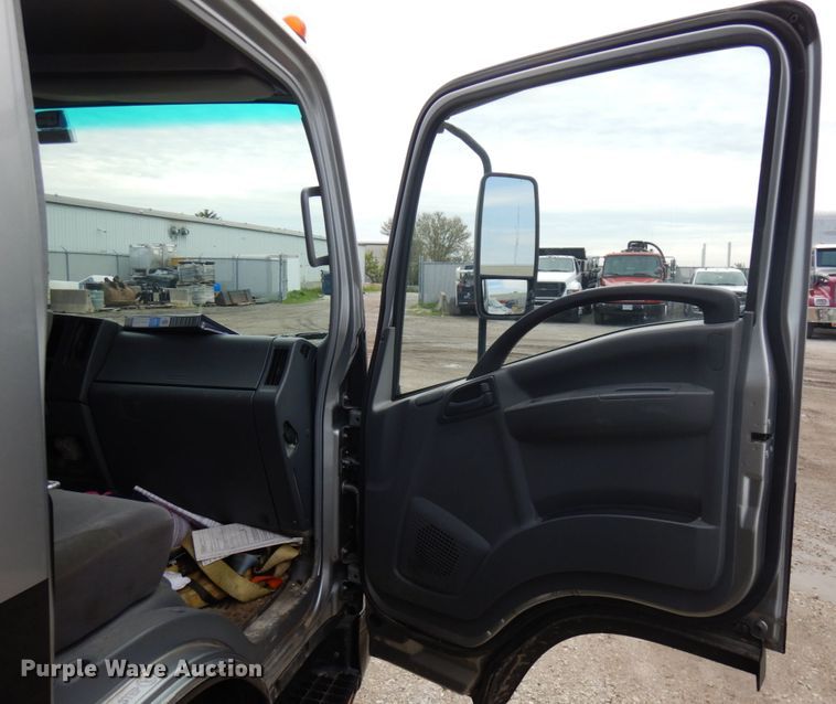 image for item IT9431 2009 GMC W5500  chipper truck