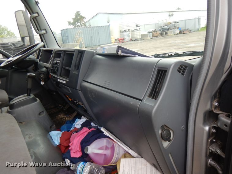 image for item IT9431 2009 GMC W5500  chipper truck