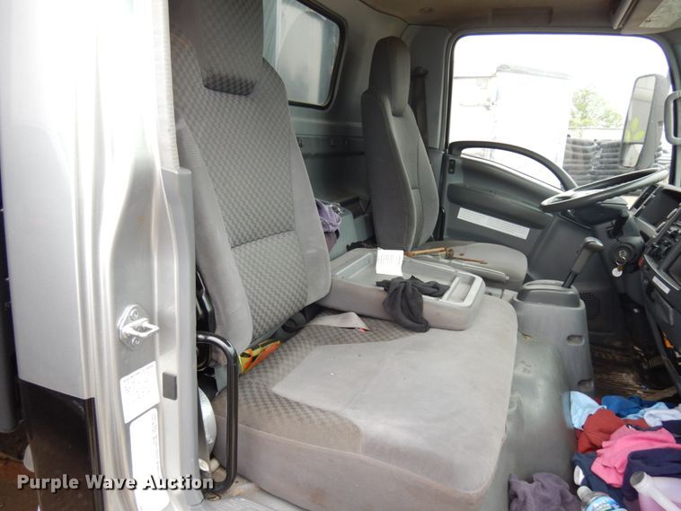 image for item IT9431 2009 GMC W5500  chipper truck