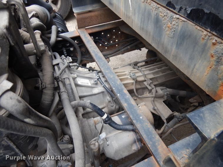 image for item IT9431 2009 GMC W5500  chipper truck