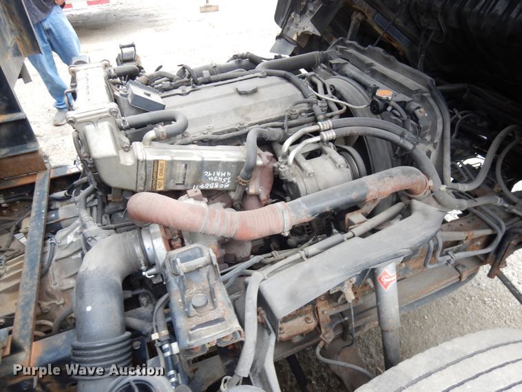 image for item IT9431 2009 GMC W5500  chipper truck