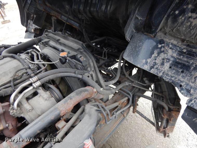 image for item IT9431 2009 GMC W5500  chipper truck