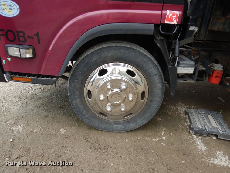 image for item IT9431 2009 GMC W5500  chipper truck