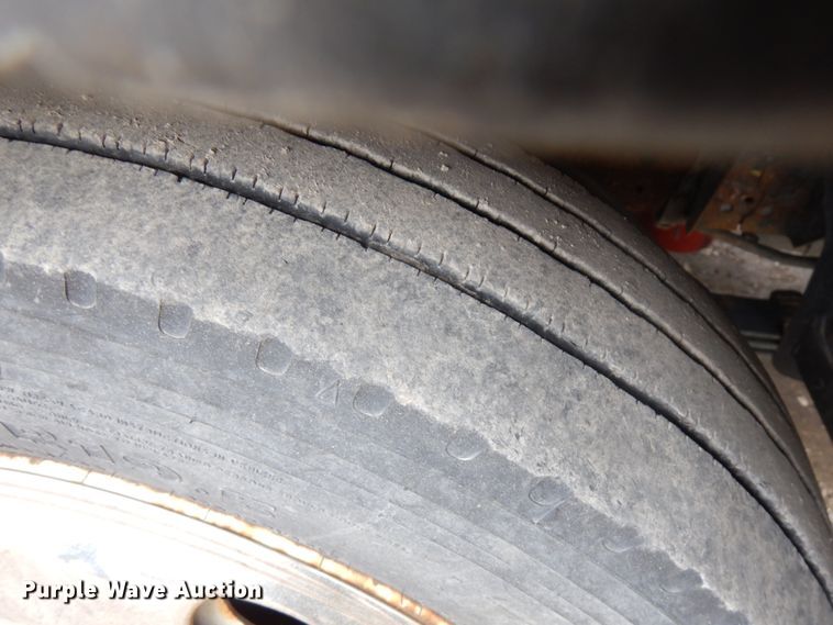 image for item IT9431 2009 GMC W5500  chipper truck