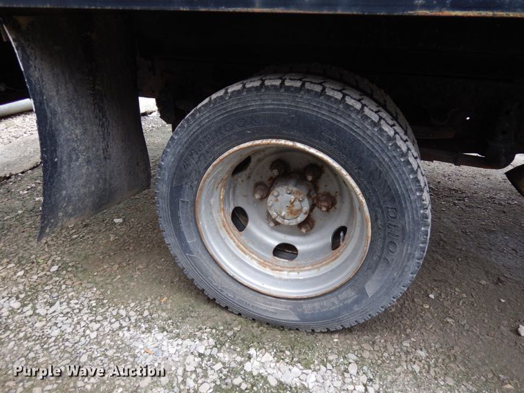 image for item IT9431 2009 GMC W5500  chipper truck