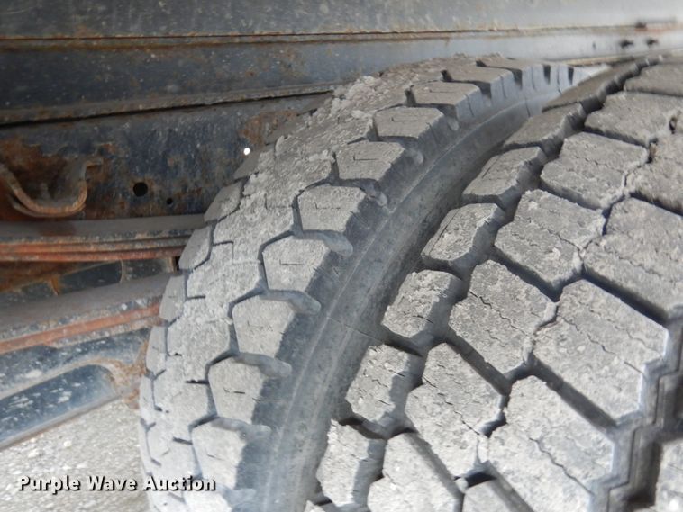 image for item IT9431 2009 GMC W5500  chipper truck