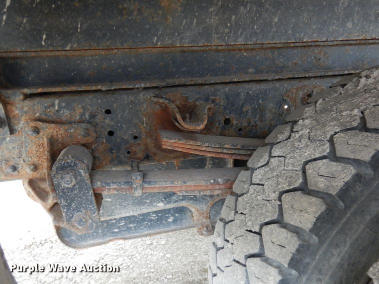 image for item IT9431 2009 GMC W5500  chipper truck