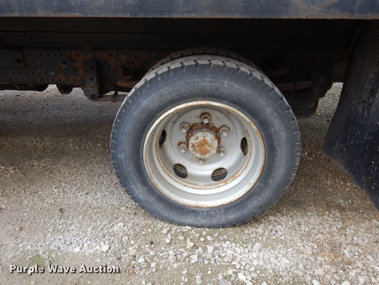 image for item IT9431 2009 GMC W5500  chipper truck