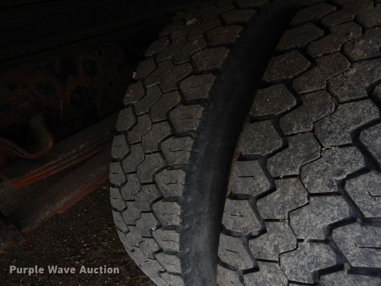 image for item IT9431 2009 GMC W5500  chipper truck