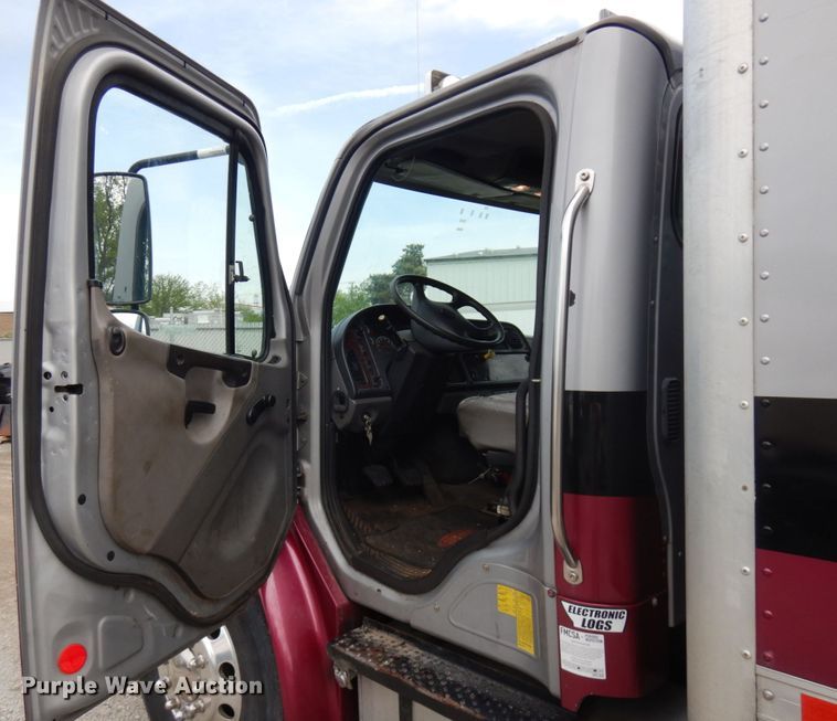 image for item IT9432 2007 Freightliner Business Class M2  box truck