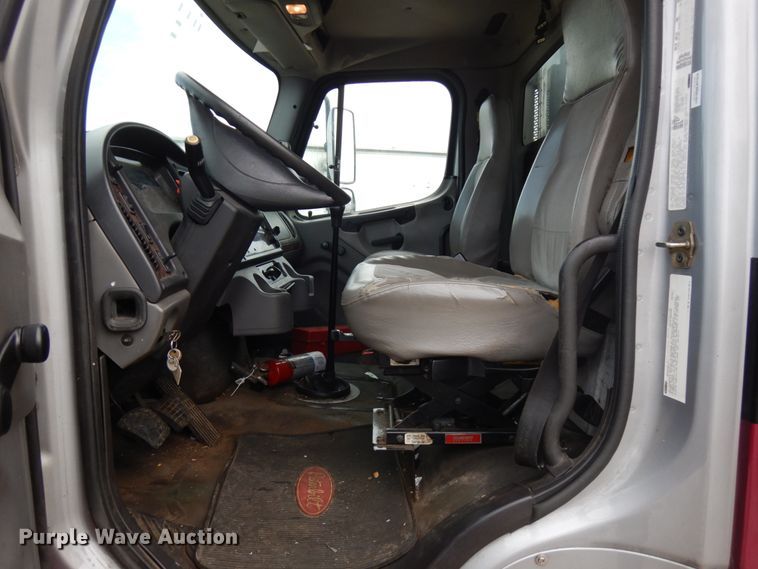 image for item IT9432 2007 Freightliner Business Class M2  box truck