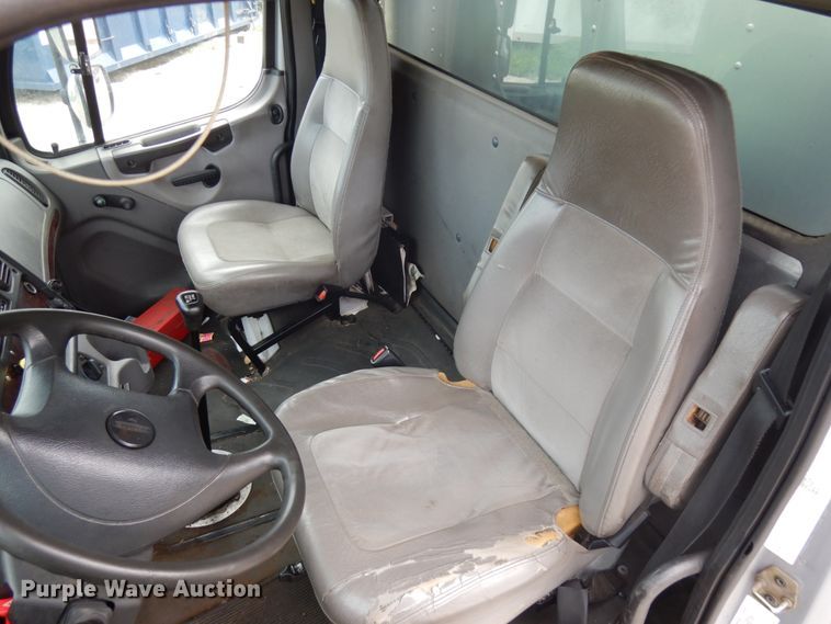 image for item IT9432 2007 Freightliner Business Class M2  box truck