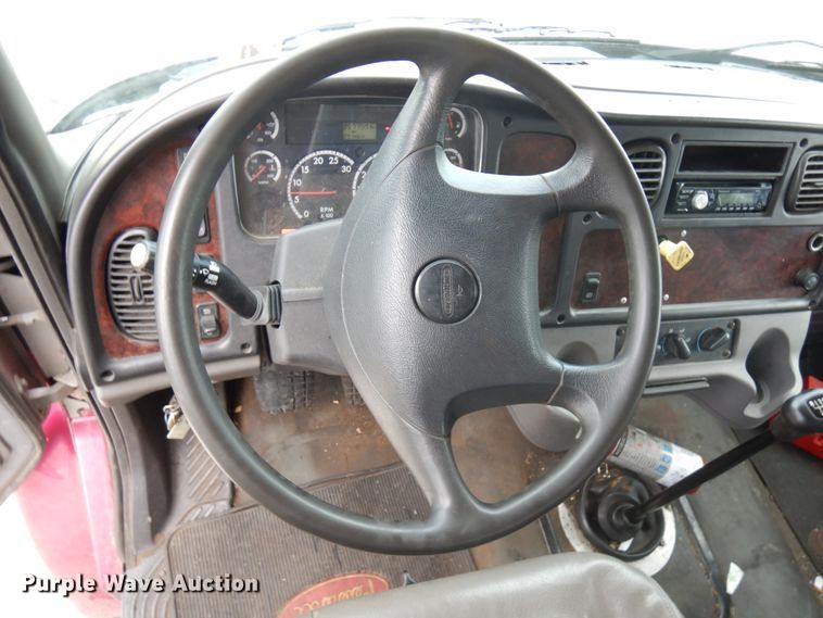 image for item IT9432 2007 Freightliner Business Class M2  box truck