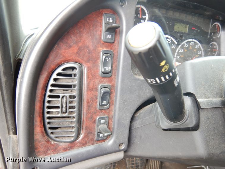 image for item IT9432 2007 Freightliner Business Class M2  box truck