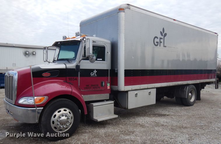 image for item IT9433 2005 Peterbilt 335  box truck