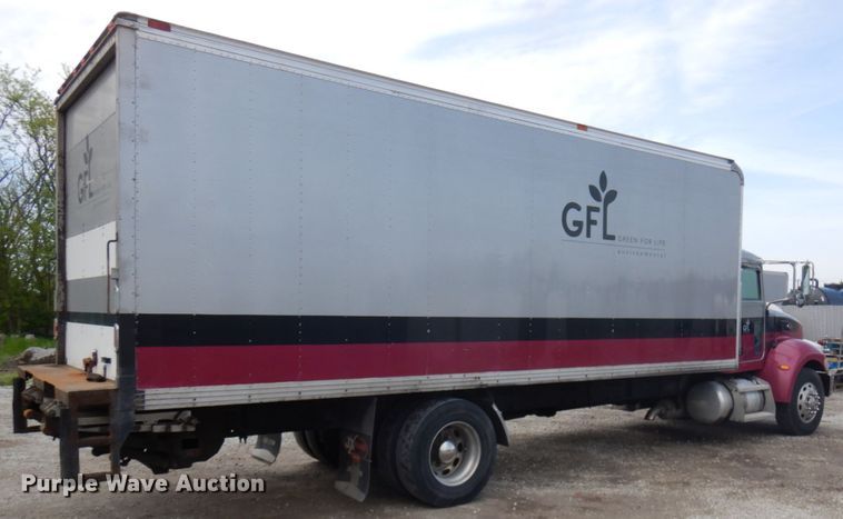 image for item IT9433 2005 Peterbilt 335  box truck