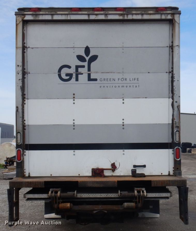 image for item IT9433 2005 Peterbilt 335  box truck