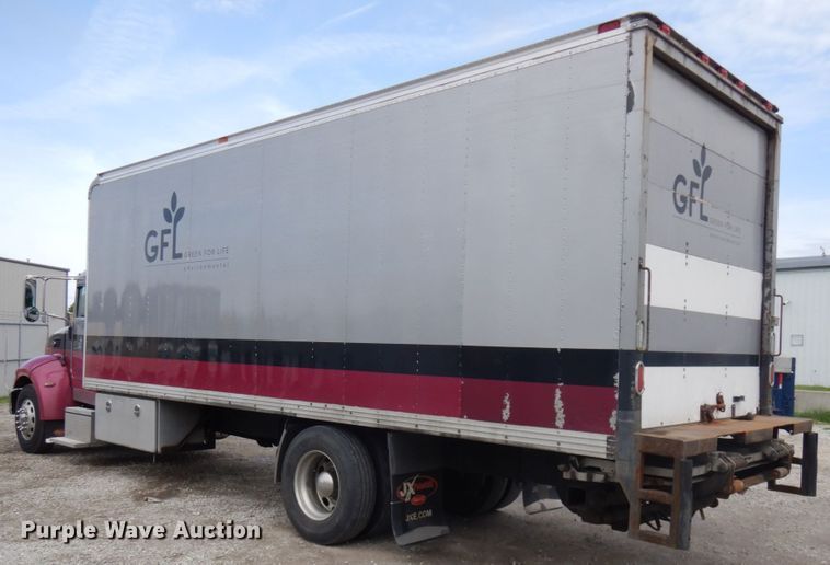 image for item IT9433 2005 Peterbilt 335  box truck