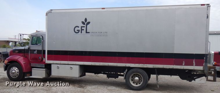 image for item IT9433 2005 Peterbilt 335  box truck