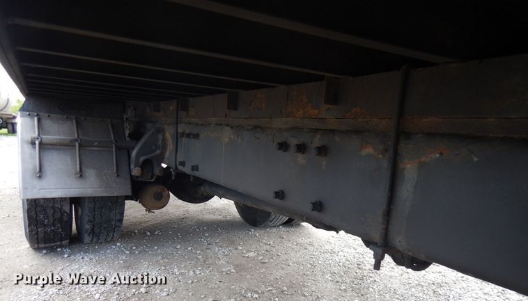 image for item IT9433 2005 Peterbilt 335  box truck