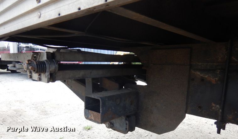 image for item IT9433 2005 Peterbilt 335  box truck