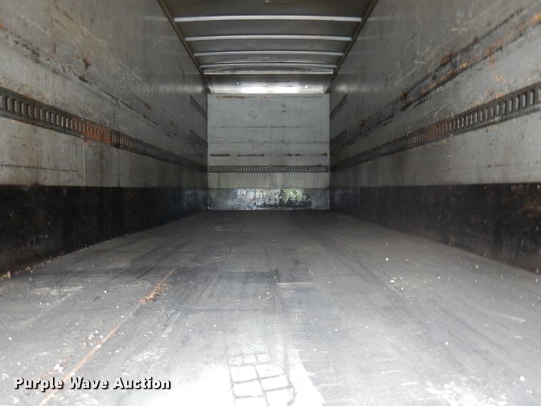 image for item IT9433 2005 Peterbilt 335  box truck