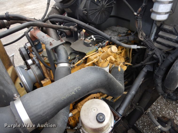 image for item IT9433 2005 Peterbilt 335  box truck