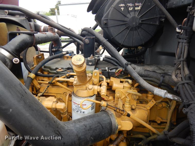 image for item IT9433 2005 Peterbilt 335  box truck