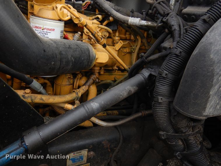 image for item IT9433 2005 Peterbilt 335  box truck