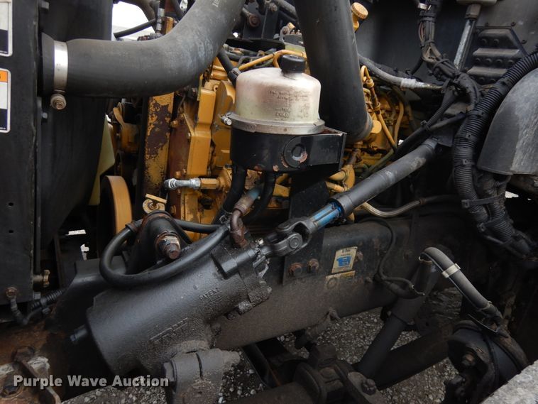 image for item IT9433 2005 Peterbilt 335  box truck